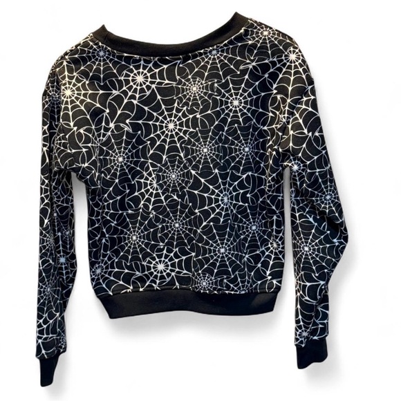 Better Together Black and White Web Pattern Top cropped - Picture 3 of 3